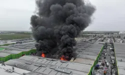 Adana Seyhan’da Geri Dönüşüm Tesisinde Korkutan Yangın!