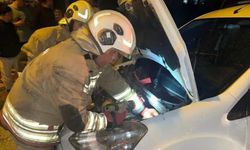 Defne’de Korkutan Araç Yangını: Motor Kısmı Bir Anda Alev Aldı