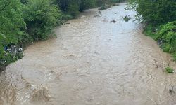 Düziçi'nde Sağanak Yağış Hayatı Felç Etti: Dereler Taştı, Yollar Su Altında Kaldı