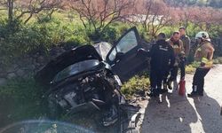 Hatay Yayladağı’nda Korkutan Kaza Kontrolden Çıkan Otomobil Bahçe Duvarına Çarptı