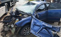 Kahramanmaraş’ta Korkutan Kaza: OSB Yolunda Otomobil Sıkıştı!