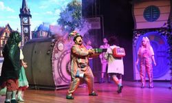 Osmaniye'de Çocuklara Geri Dönüşüm Dersi: "Çöplük Kralı ve İcat" Sahnelendi