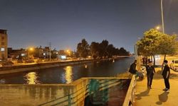 Adana'da arkadaşıyla otururken düştüğü kanalda akıntıya kapılıp kayboldu