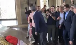 Anıtkabir Ziyaretinde Çelenk Tartışması, Görevliler ile CHP Heyeti Arasında Gerginlik