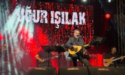 Düziçi Karacaoğlan Festivali’nde Uğur Işılak Rüzgarı! Efsane Finale Binlerce Kişi Katıldı