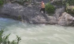 Karaisalı'da Serinlemek İsteyen Genç Suda Kayboldu