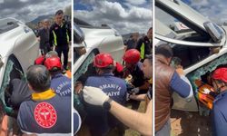 Görüntüler Videoda! Osmaniye’de Yağmur Kazaya Sebep Oldu Pikap Yan Yattı! Yaralılar Var