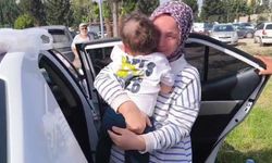 Otomobilde Mahsur Kalan Bebeğine Kavuşan Anne Gözyaşlarına Boğuldu