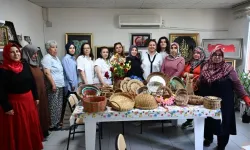 Kadirli’de Kadınlar Atık Kağıtları Sanata Dönüştürüyor