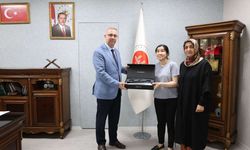 Osmaniye'de Görme Engelli Öğrenciye Akıllı Baston Hediyesi