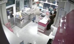 Adana'daki Dondurma Cinayetinde Dikkat Çeken Görüntüler! Olay Öncesi Telefona El Salladı