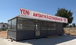 Hatay’da Yeni Parti İlk Tabelasını Astı