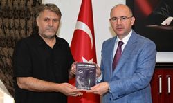 Doç. Dr. Faris Demir'den Vali Serdengeçti'ye Tarihi Hediye