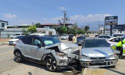 Osmaniye'de Korkutan Kaza! 3 Araç Birbirine Girdi!