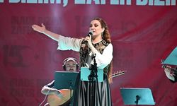 Elif Avcı Devlet Bahçeli Meydanı’nda Sahne Aldı