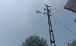 Toprakkale’de Yanlış Monte Edilen Sokak Lambası Görenleri Şaşırttı!