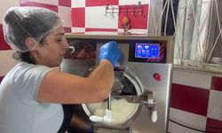 Hatay'da 40 derece sıcaklıkta serinlemek isteyenler dondurmayı tercih ediyor