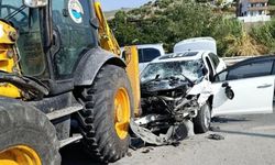 Kepçeyle çarpışan otomobildeki yaralılar nasıl kurtarıldı