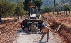 Kozan Belediyesi mahallelerde yol yapım çalışmaları yürütüyor