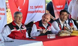 Osmaniye’de Mısır Hasat Töreni Yapıldı! Protokol Çiftçilerle Bir Araya Geldi