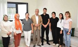 Antakya Belediye Başkanı Yapar, Evlerine Kavuşan Depremzede Ailelerle Bir Araya Geldi