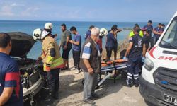 Arsuz’da Uçurumdan Yuvarlanan Otomobilin Sürücüsü Yaralandı