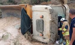Hatay Belen Çakallı Mevkiinde Kum Yüklü Kamyon Devrildi
