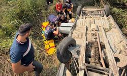 Kadirli’de Otomobil Tarlaya Uçtu, 3 Yaralı