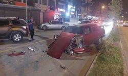 Osmaniye'deki Korkutan Kazada Çarpışan İki Otomobil Hurdaya Döndü!