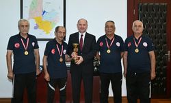 Vali Serdengeçti, Türkiye Şampiyonu Olan Osmaniye Bocce Takımını Tebrik Etti
