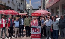 Yeni Parti Atatürk Caddesi’nde! Asu Kaya Yeni Üyelerle Buluştu