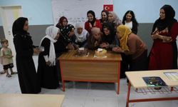 Adana'da Okuma-Yazma Kursuna Katılan Kadınların Hayalleri Gerçekleşti