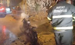 Alev Alev Yanan Motosiklet Demir Yığınına Döndü