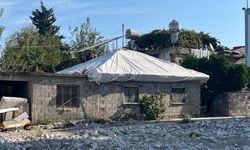 Çatısı brandalı, sıvası dökük ama içi sımsıcak!