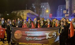 Osmaniye'de Cumhuriyetin 103. Yılında 103 Metrelik Bayrakla Yürüdüler!