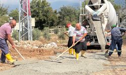 Ellek Turgut Özal Caddesi'ndeki Yol Sorununa Betonlu Çözüm