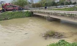Hatay Kumlu Gülova Mahallesinde Kamyonet Dereye Uçtu