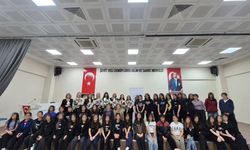 Osmaniye'de Kız Öğrenciler Kadın Rol Modellerle Buluştu