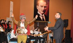 Osmaniye'de öğrencilerden 29 Ekim'e özel türkü konseri