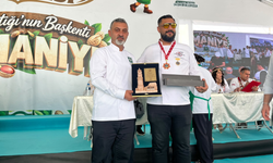Fıstıkfest’te OSGAD Başkanı Şef Ali Küpeli’ye Hediye ve Plaket Takdimi