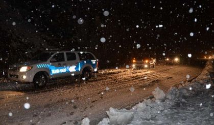 Sakın Hazırlıksız Yola Çıkmayın! Bin 825 Rakımda Her Yer Beyaza Büründü