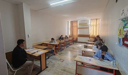 Osmaniye’de Gençler Umre Ödülü İçin Yarıştı: Binlerce Öğrenci Sınavda Ter Döktü!