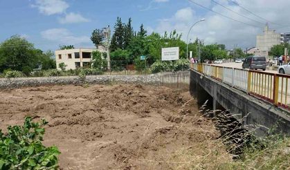 Hatay Geceden Beri Yağışa Teslim Taşan Dere Köprüyü Yuttu