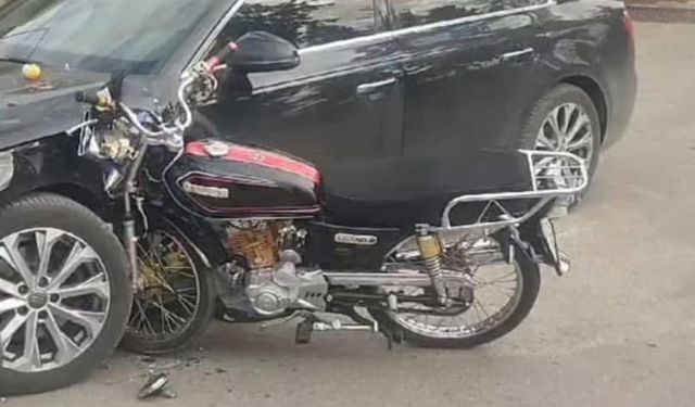 Kadirli'de Motosiklet ve Otomobil Çarpıştı: 2 Yaralı