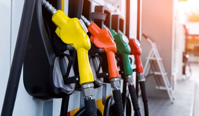 Araç sahiplerine kötü haber! Benzine de motorine de çifte zam kapıda