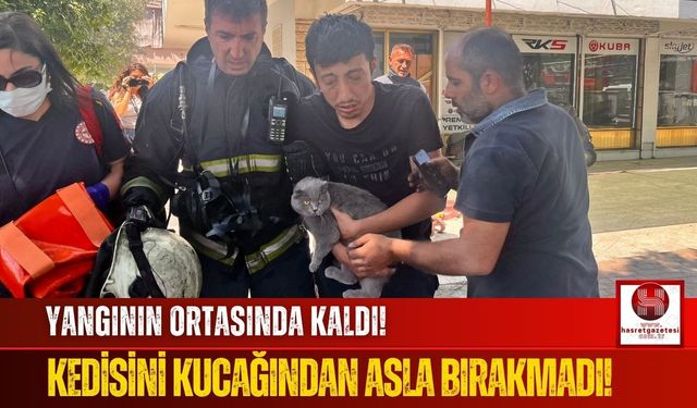 Alevlerin Arasında Kalsa da Kedisini Bırakmadı!