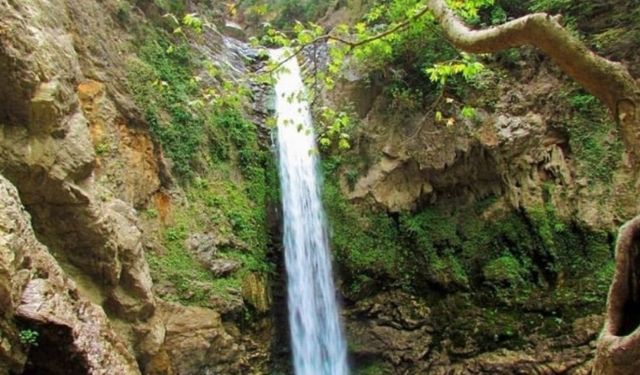 Burası Osmaniye mi? Gizli Cennet Karaçay Şelalesi Görenleri Hayran Bırakıyor!