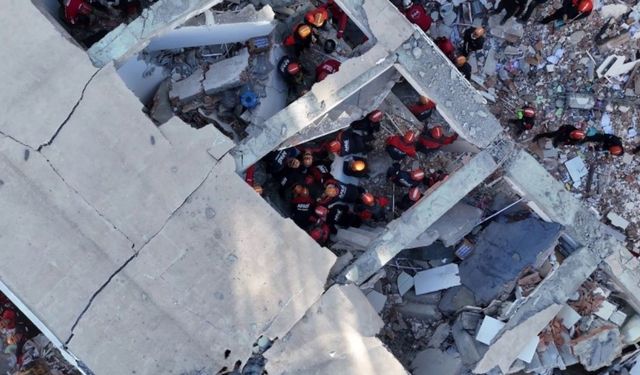 Gebze'de bina çöktü: 1 kişinin cansız bedenine ulaşıldı