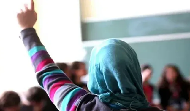 Okullarda Başörtü Yasaklandı!