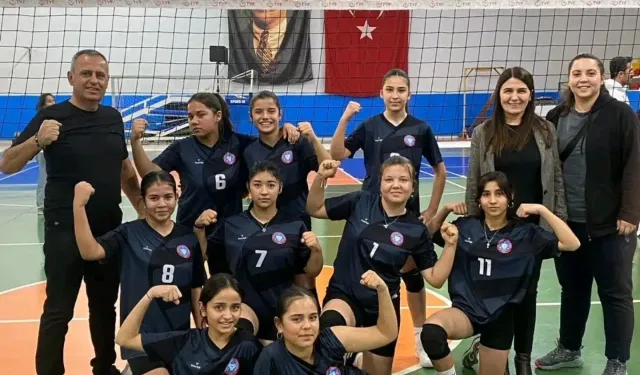 Göl Ortaokulu Yıldız Kızları, Düziçi Voleybol Turnuvası’nda Zirveye Çıktı